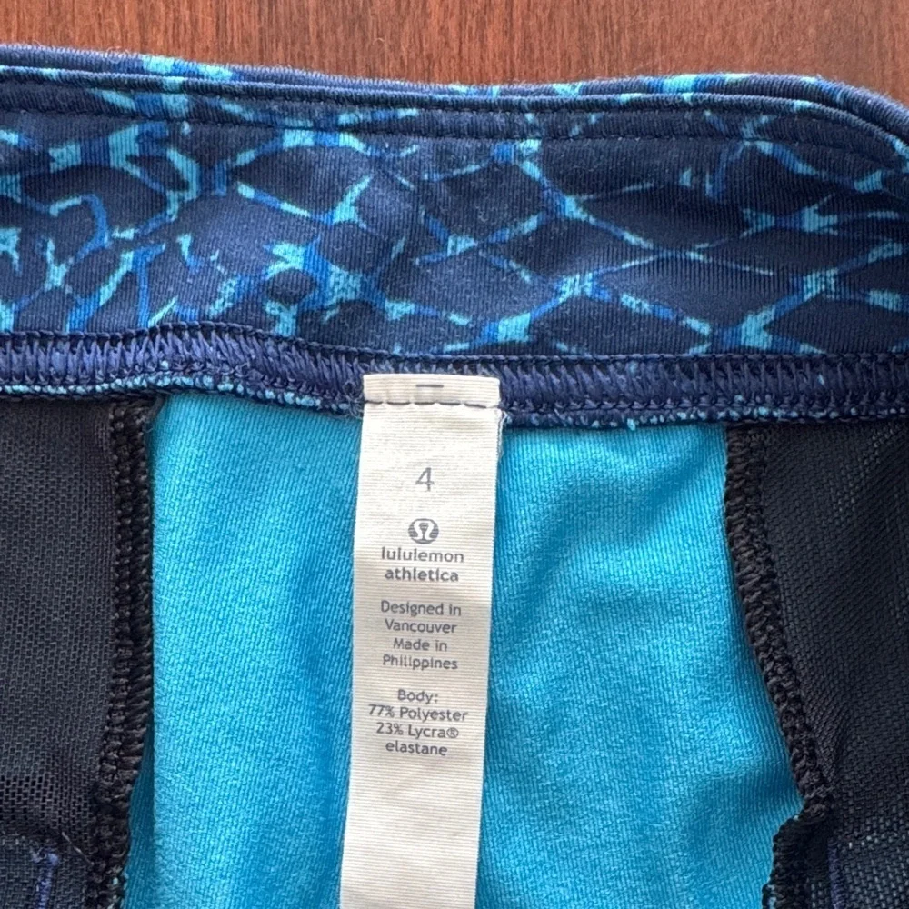 Lululemon Athletica Woman’s Athleisure  Jet Crop Blue Geometric Jogger Pants